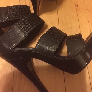 Women BCBG maxazria black leather heels size 7